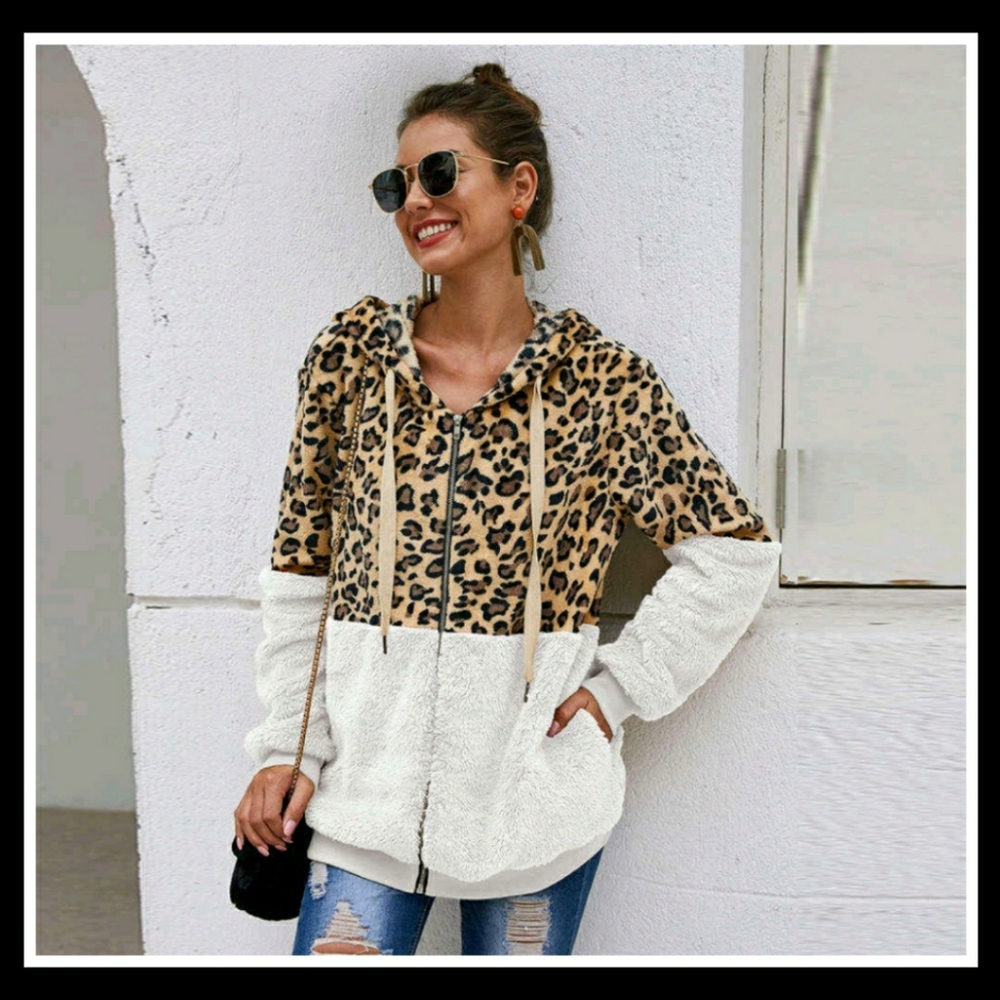 🎉HP🎉🤍White Leopard Print Teddy Jacket 🤍 - Picture 3 of 4